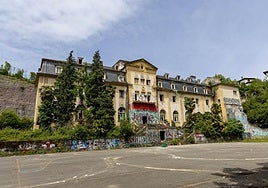 Edificio abandonado de Martutene, actualmente okupado.