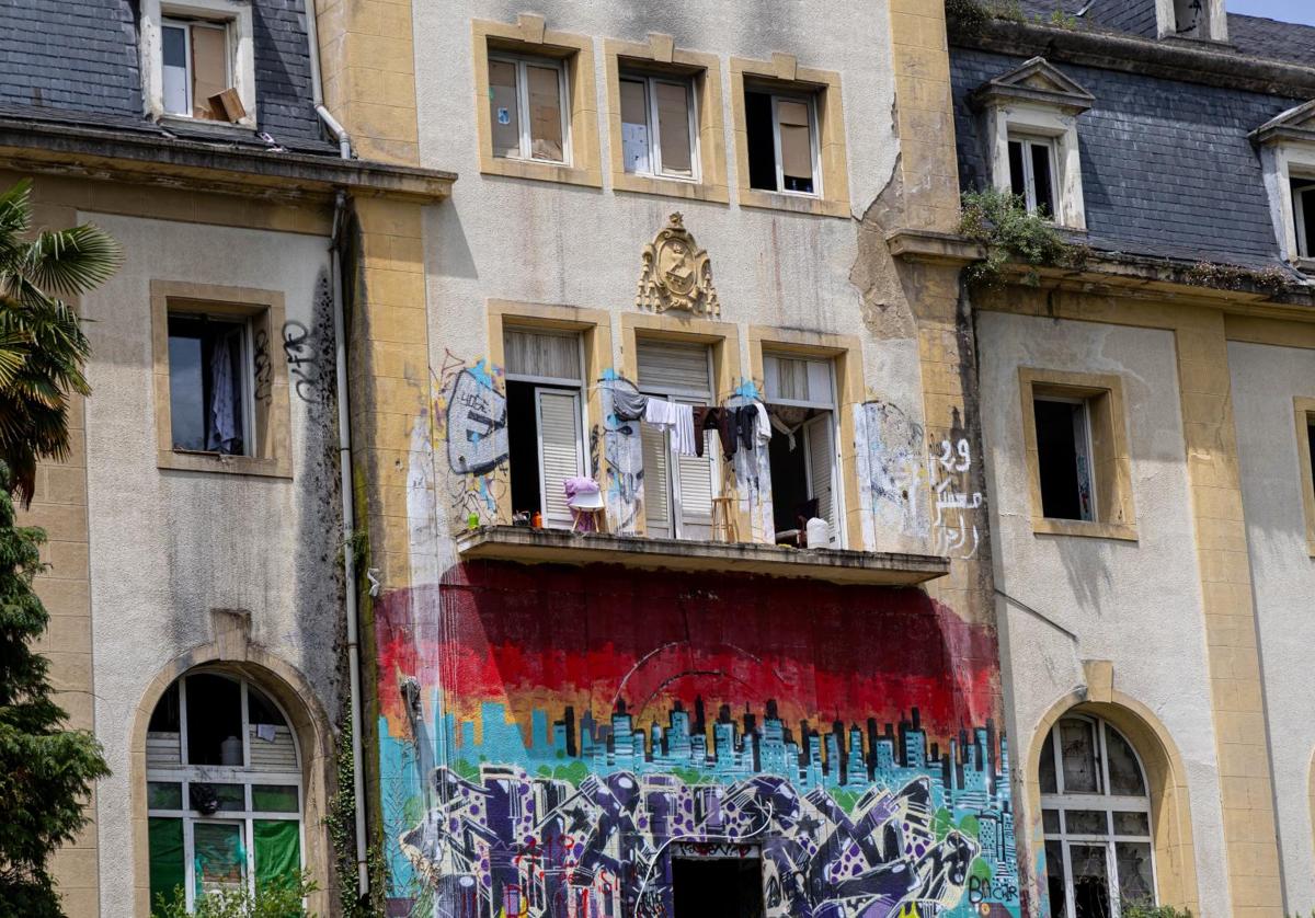 El antiguo colegio de los Agustinos de Martutene lleva años okupado