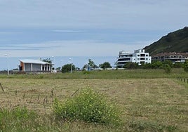 Espacio verde junto al puerto deportivo que utilizarán los parapentistas.