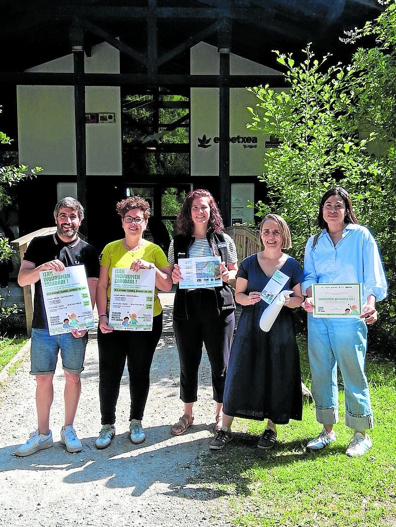 Borja Olazabal, Eva Montoya, Ainhoa Díez de Salazar, Pía Alzaga y Ainara Rubio presentaron ayer la iniciativa.