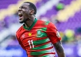 Becker celebra un gol con Surinam