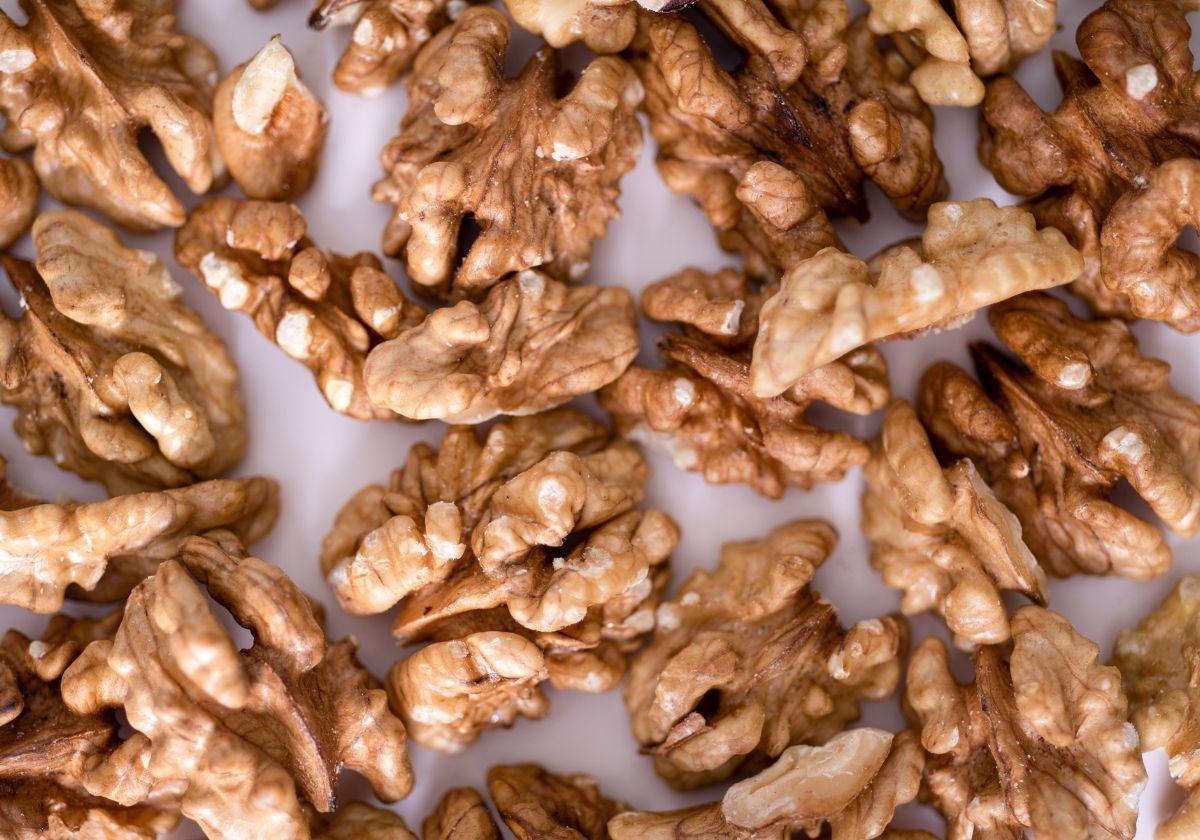 Comer nueces ayuda al cerebro y a mejorar la memoria, siempre y cuando lo hagas a esta hora del día