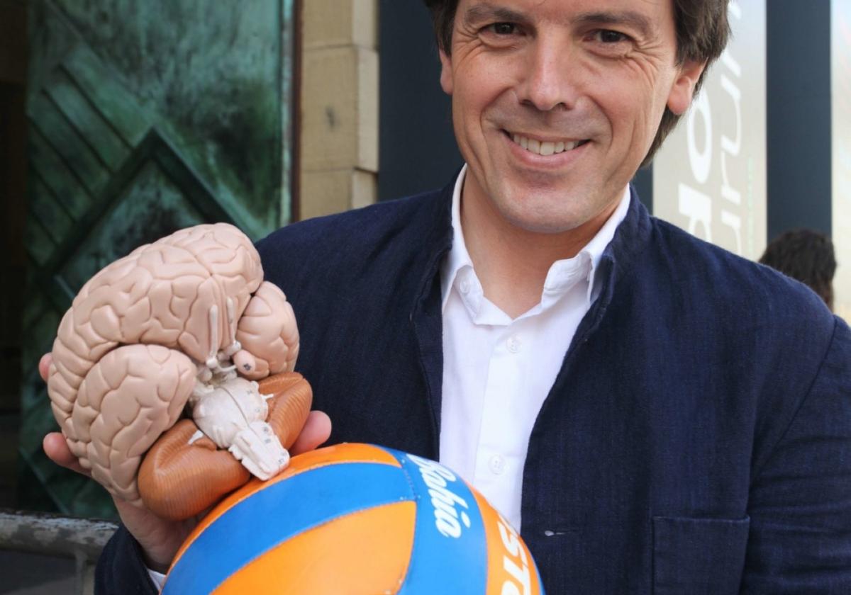 El profesor Xabier Lizaso es el músico que ideó el proyecto 'Do, Re, Ni'.