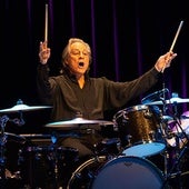 Max Weinberg en plena actuación.