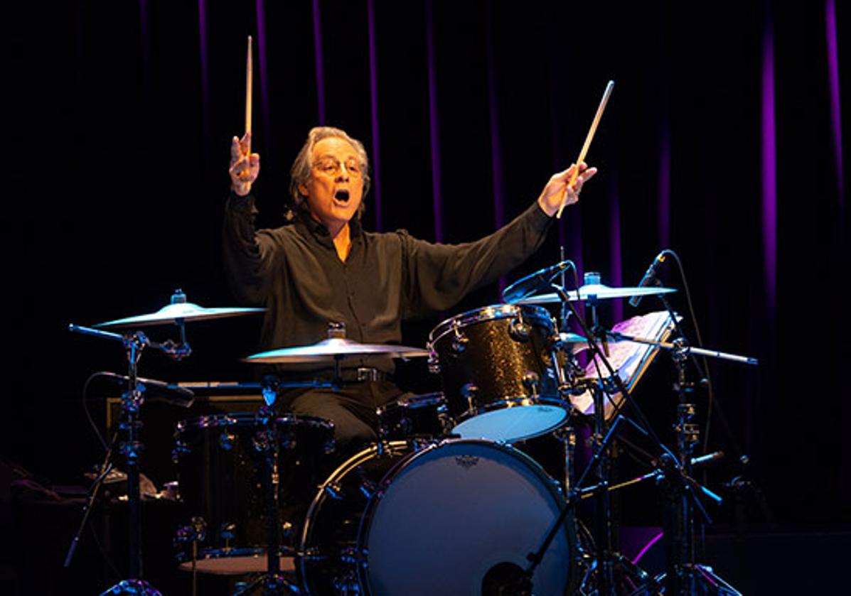 Max Weinberg en plena actuación.