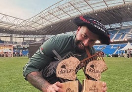 Martxel Elizondo, parrillero del Estebenea Taberna en Irun, tras proclamarse ganador del IV Campeonato Nacional Maestro Parrillero.
