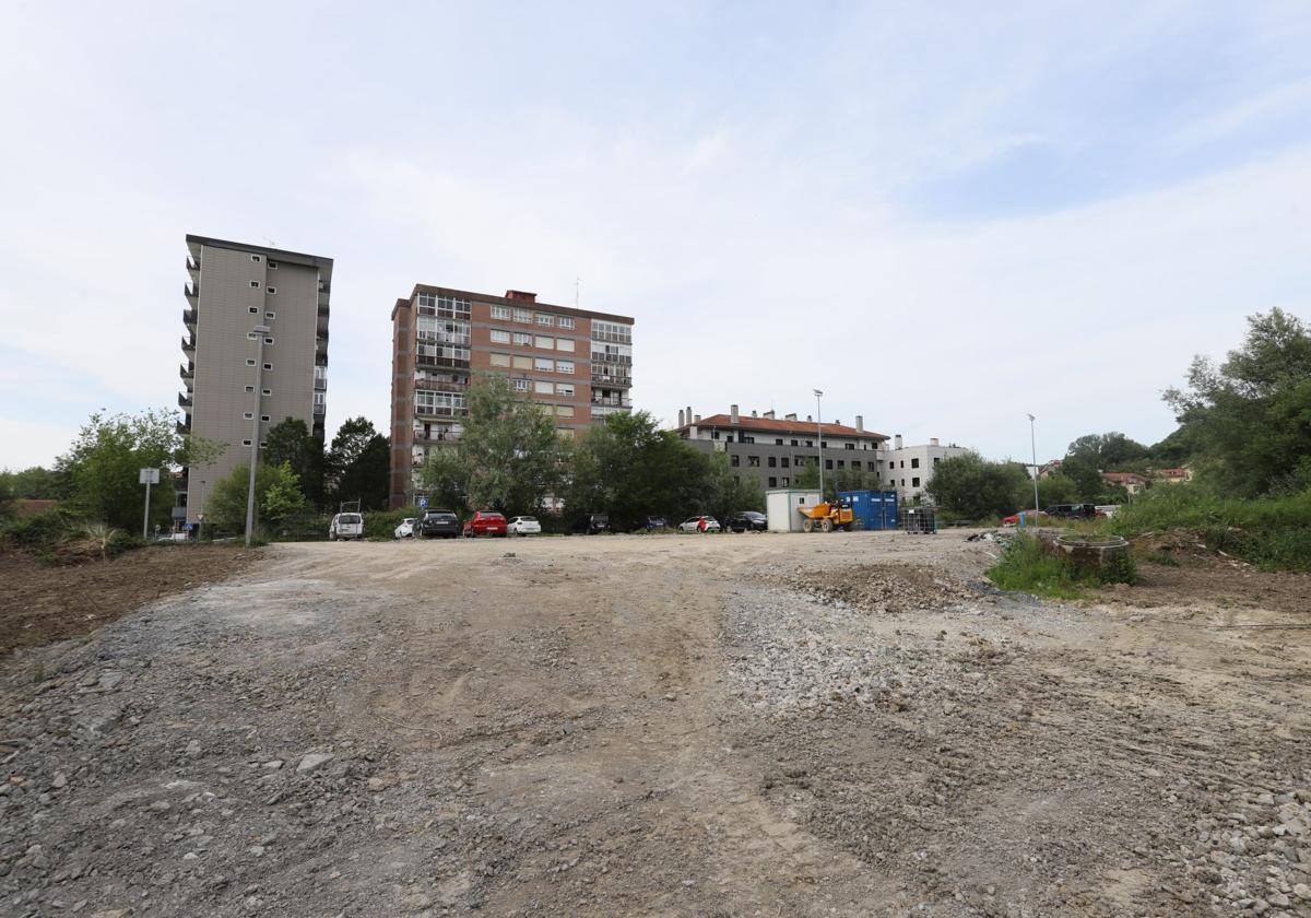 Parcela donde se levantará la futura residencia Arbes de Irun.