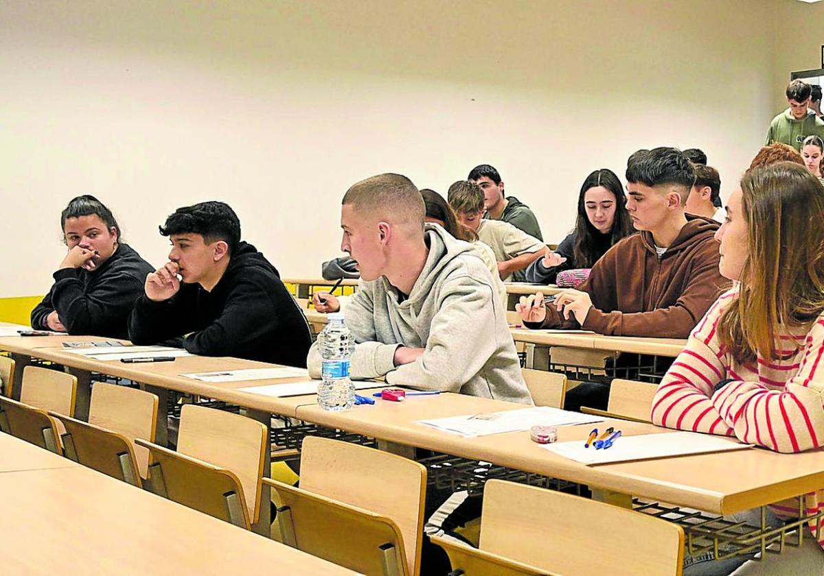 Alumnos guipuzcoanos en la Selectividad del año pasado.