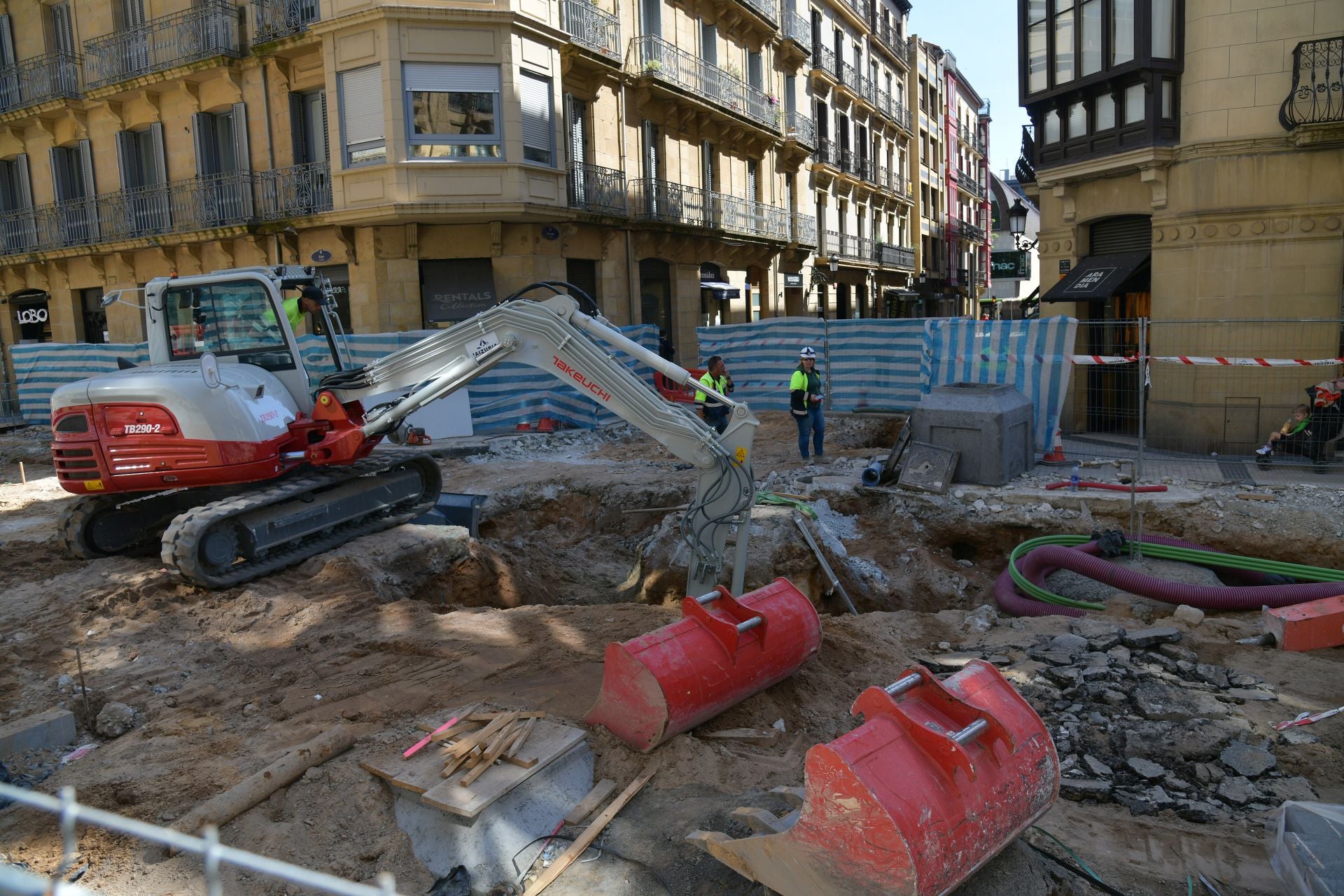 Estado en que se encuentra la calle la San Martín, objeto de obras de reurbanización que finalizarán en julio.