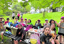 Gainzuriko haur taldea giro ederrean atzo, Santa Barbaran.