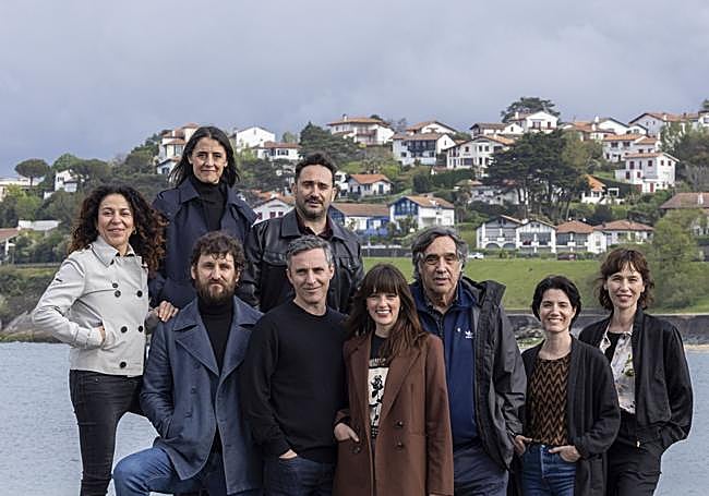 El equipo de 'Un fantasma en la batalla'.