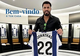 Jonathas durante su visita al que fue su club hace casi diez años.