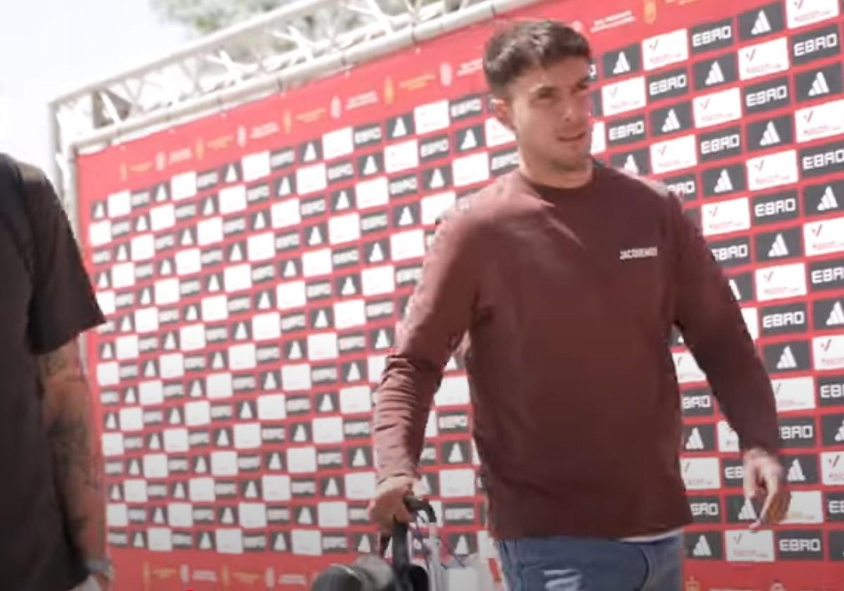 Zubimendi acude a Las Rozas con la bolsa de la Real: «Mucha ilusión por un nuevo título»