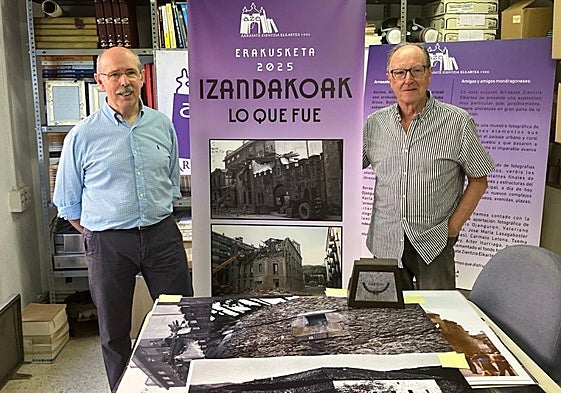 Representantes de Arrasate Zientzia Elkartea durante la presentación de la exposición.