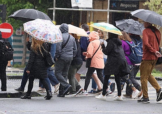 Las tormentas vuelven esta tarde a Gipuzkoa y la niebla complica la mañana en el aeropuerto de Hondarribia