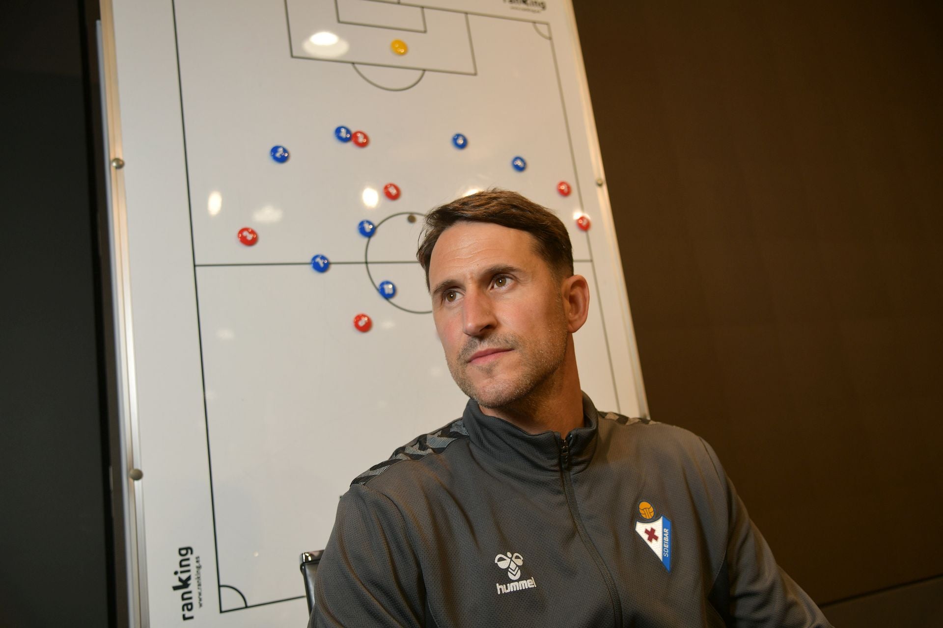 «No puedo ocultar mi emoción por ser el entrenador del Eibar»