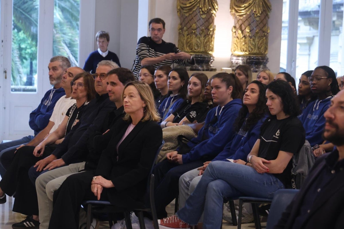 Recibimiento en Donostia a las campeonas