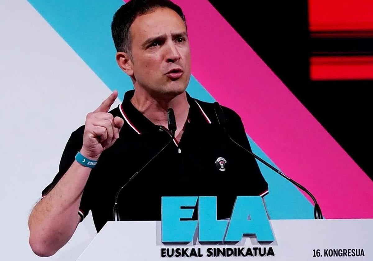 El secretario general de ELA, Mitxel Lakuntza, durante su intervención en el Palacio Euskalduna.