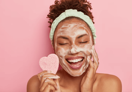 Descubre cómo adaptar la rutina facial según la temporada.