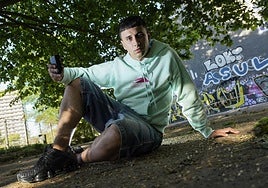 'Tinez' posa en el frontón de Amara, un lugar 'simbólico' donde ha pasado parte de su infancia.