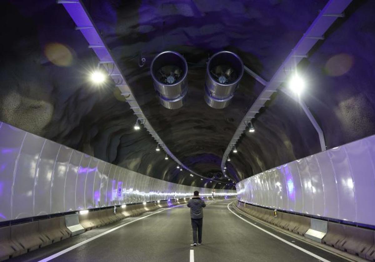 Nuevo cierre nocturno de la A-15 el miércoles por las obras en los túneles de Gorosmendi y Oindolar