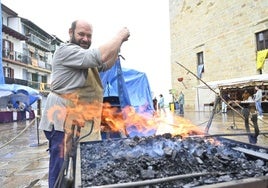 El año pasado la feria medieval estuvo condicionada por el mal tiempo.