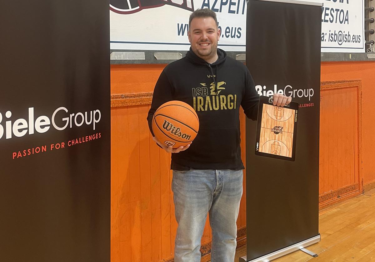 Iñigo Núñez, feliz tras su firma con el Biele ISB.