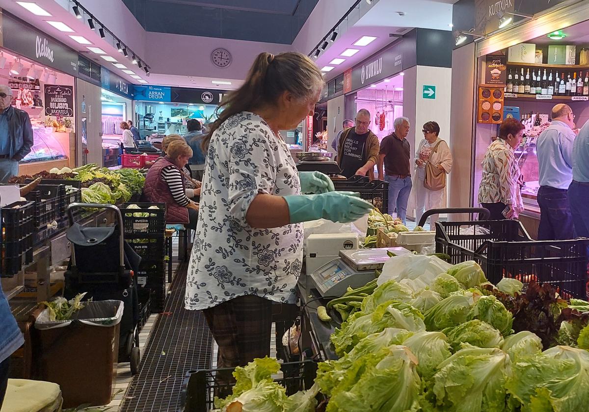 Para encontrar producto local no hay más que darse una vuelta por los puestos de Merkatu Plaza.