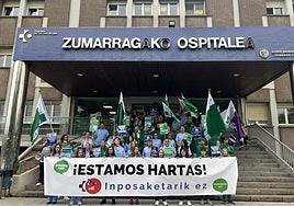 Protesta ante el Hospital de Zumarraga.