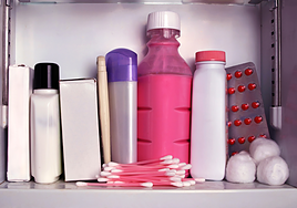 El medicamento olvidado en los botiquines que salva vidas: no es ibuprofeno ni paracetamol