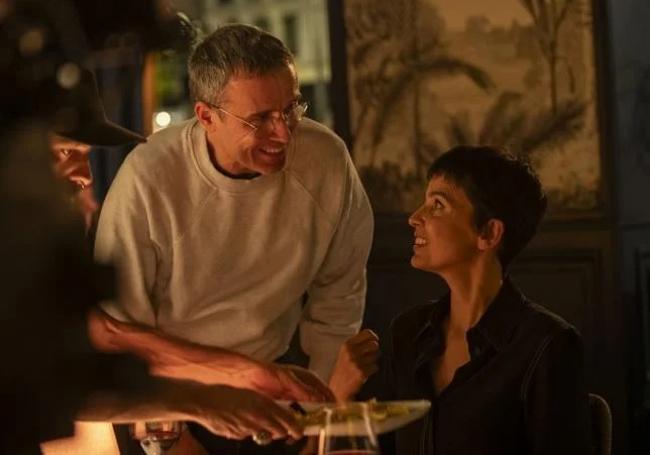 El director Lino Escalera junto a Elena Anaya.