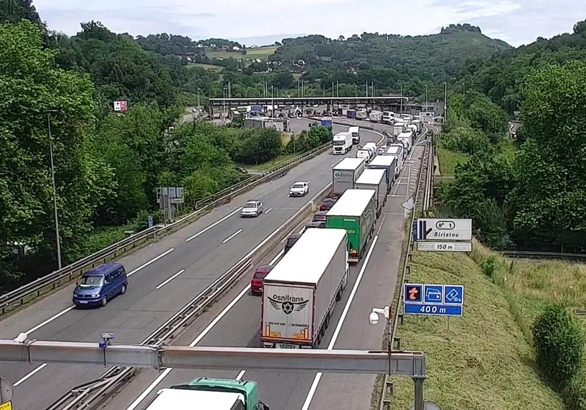 Importantes retenciones en la AP-8 desde Biriatou