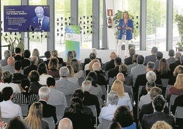 La Sala Prisma de Tabakalera se llenó para escuchar la ponencia de Cristina Sánchez