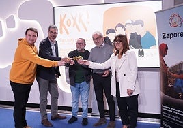 Representantes institucionales presentes en el acto.