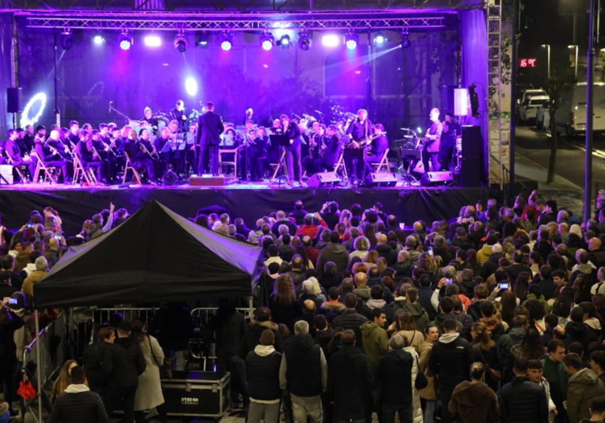 Un momento del concierto que la Banda ofreció en Mendaro.