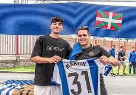 El patio de Oriarte-Landaberri acogió la celebración de final de temporada del club Ostadar.