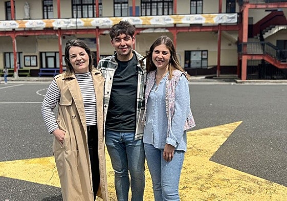 Miriam Ceballos, Aritz Fernández y Ana Arribas, a poco más de un mes de emprender su viaje a Colombia como profesores voluntarios.