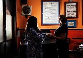 Lucía ha conseguido «encauzar» su vida con el apoyo de su madrina Ana, que también tuvo problemas con el alcohol y acabó durmiendo en la calle.