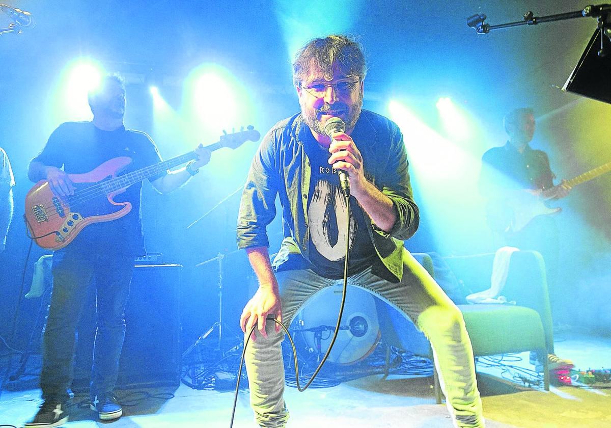 La premisa con la que nació Los Niños Jesús, y que mantienen tres años y muchos conciertos después, es «pasarlo bien sobre el escenario».