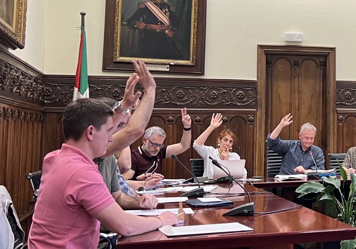 Álex González y Jokin García, representantes del PSE-EE y miembros del Gobierno Municipal desde hace un año.
