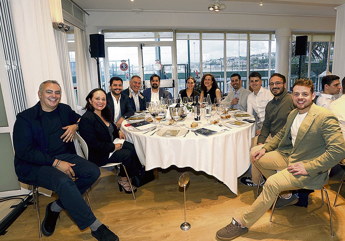 El equipo de Arzak con Igor Zalakain, Cynthia Yaber, Juan Hoyos, Mariano Rodríguez, Ignacio Soto, María Amundarrain, Agustina Sosa, Francisco Díaz, Jon Sorarrain, Matías Villani y Jheyson Cárdenas