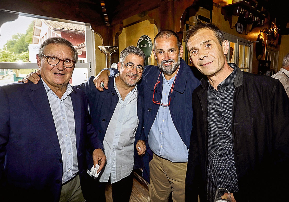 Eusebio Arbelaitz, Gorka Txapartegi, David de Jorge y Jon Ayala, en el cóctel