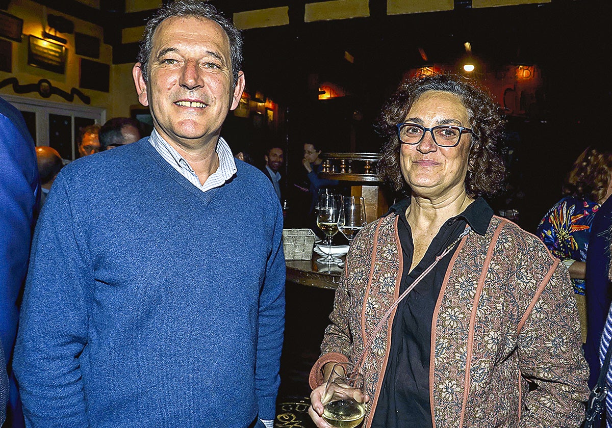 Iñigo y María Otaegui también asistieron al encuentro gastronómico y, además, aportaron un postre que entusiasmó a los invitados