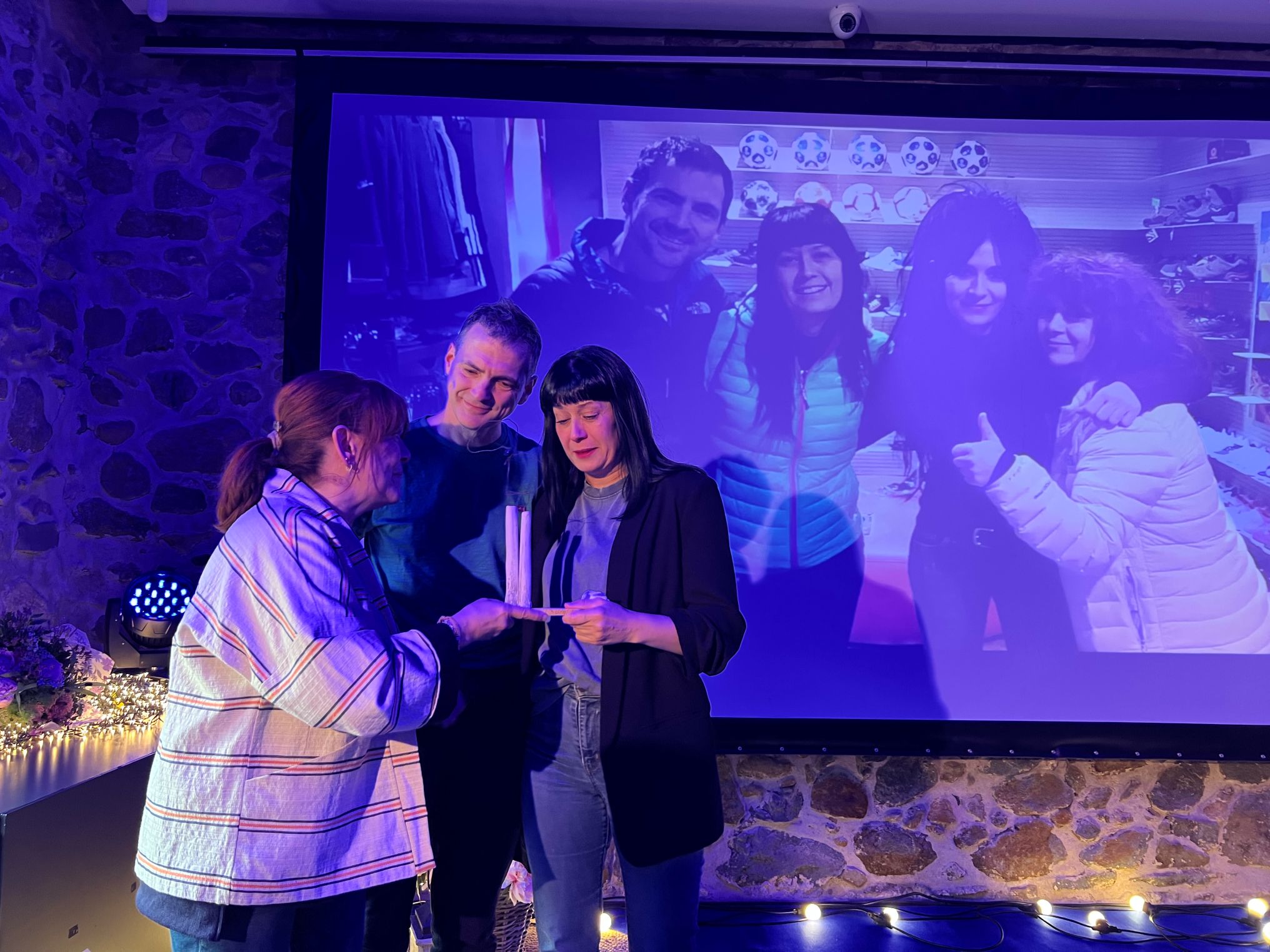 Emociones a flor de piel en el homenaje a los comerciantes de Bi-Tartean