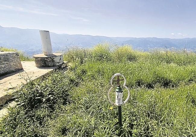 Buzón y punto geodésico en la cima de Usurbe.