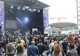 Nafarroa plaza se volverá a llenar esta tarde en la celebración del Festival de Rock de Andoain.