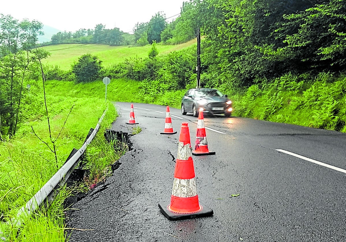 La Diputación ya tiene sobre la mesa el proyecto para la mejora de la vieja carretera de Azkarate