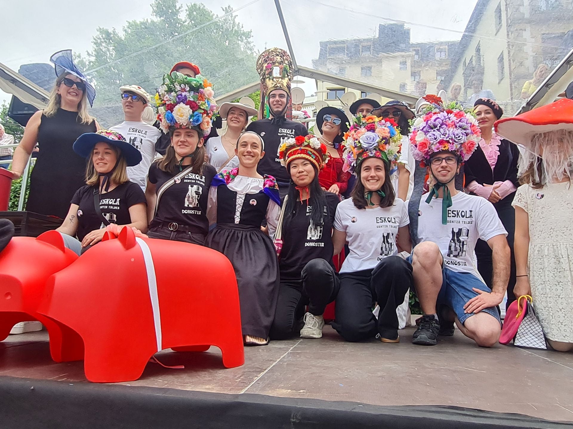 Tercera edición del Paseo con sombrero por Donostia