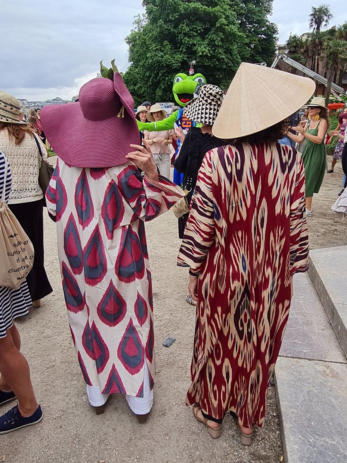 Tercera edición del Paseo con sombrero por Donostia