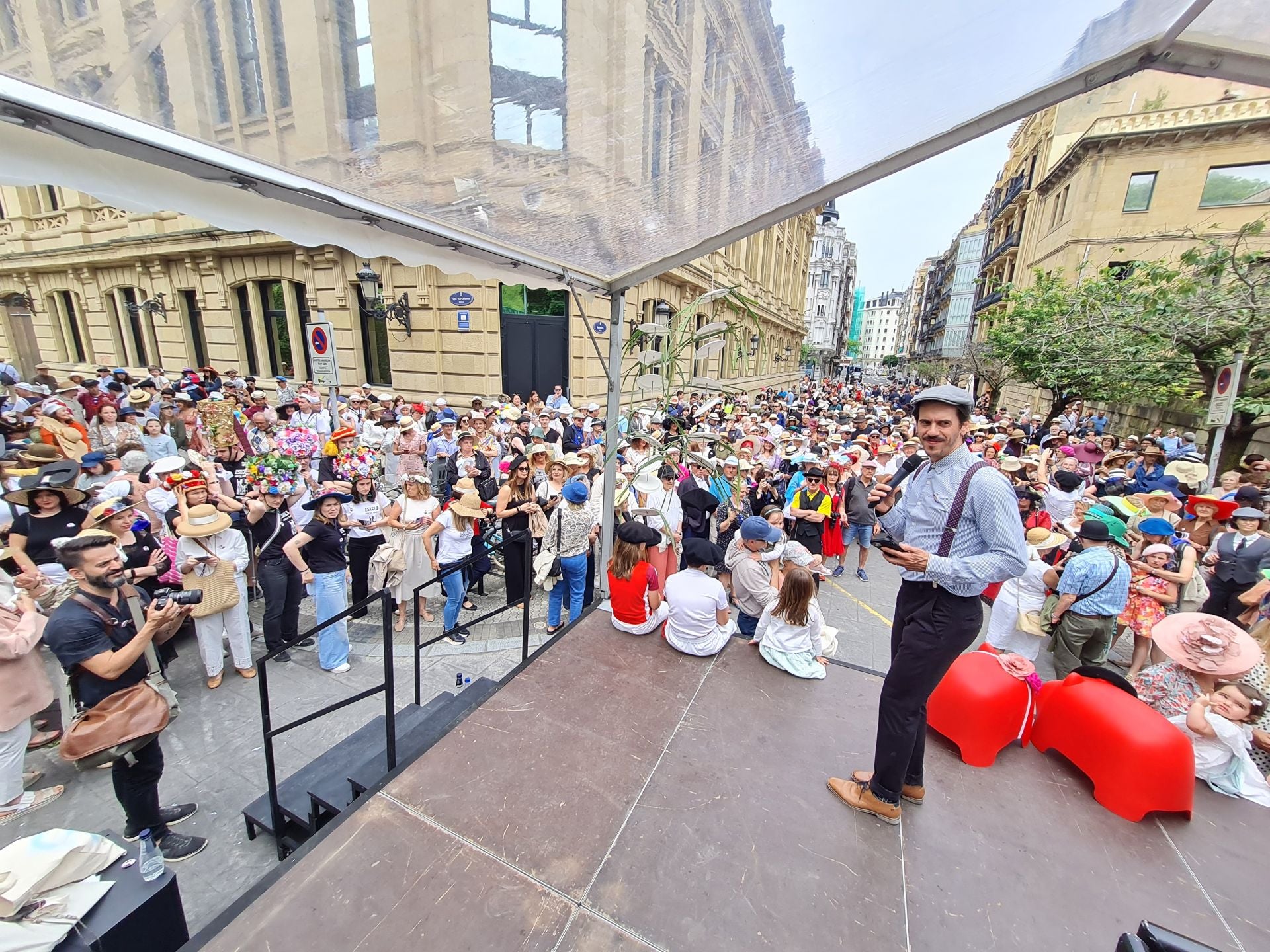 Tercera edición del Paseo con sombrero por Donostia